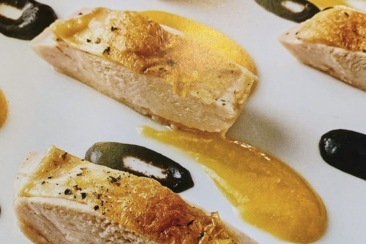 Pechuga de pollo con albaricoques y aceitunas a baja temperatura