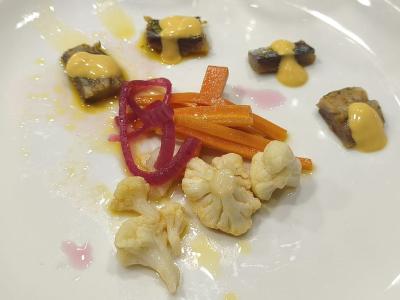 Escabeche de Xarda sobre sorpresas de la huerta
