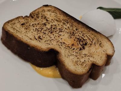 Torrija de Semana Santa con helado de cítrico