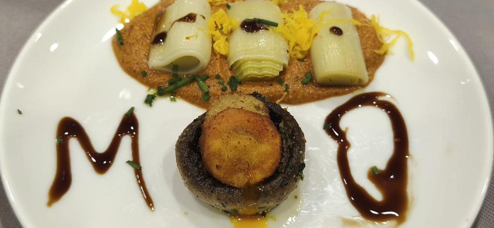 Calçot galego con salsa romesco / Xema de ovo rechea de trufa